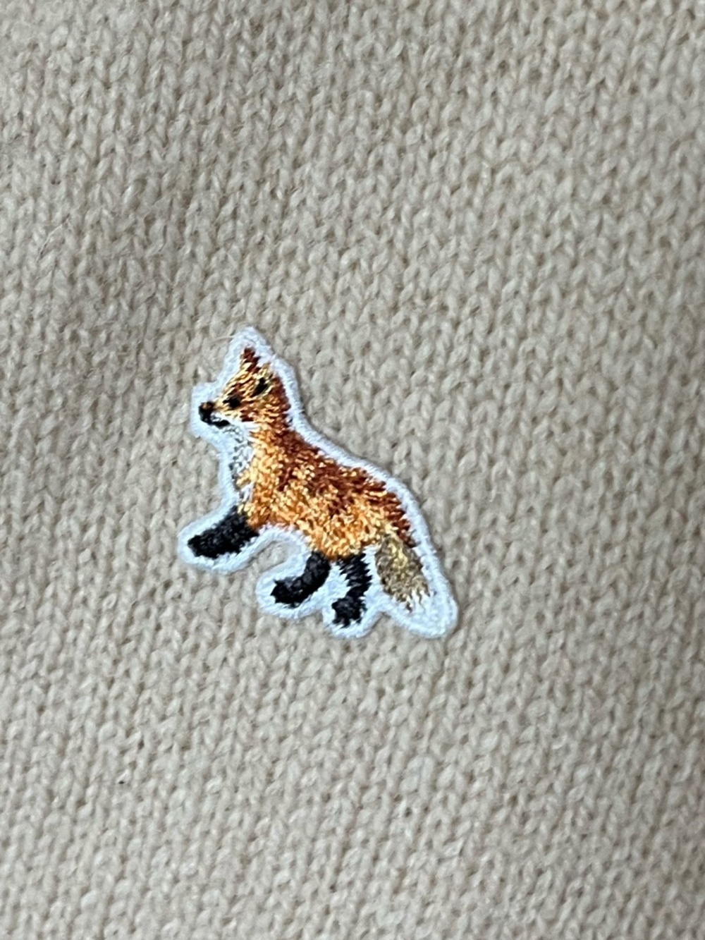 MAISON KITSUNÉ PARIS | Women's Natural Maison Kitsuné Baby Fox Boxy Cardigan - Picture 10 of 14